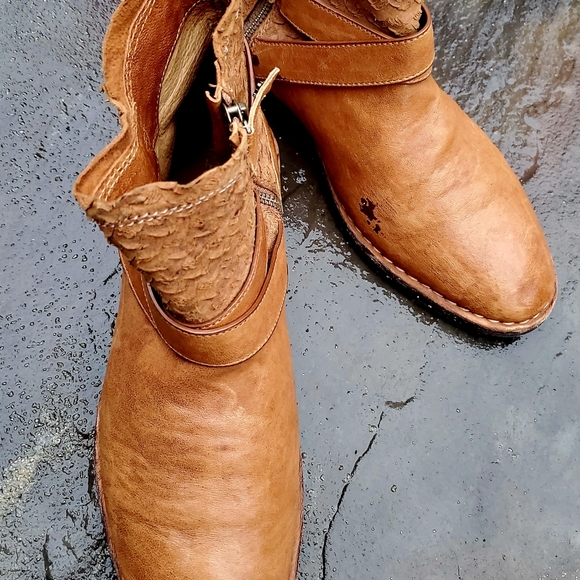 TRASK Alexa Ankle Boots - Picture 10 of 12